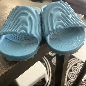 CROCS.   Cros Pollex Slide by Salehe Bmbury Tashmoo